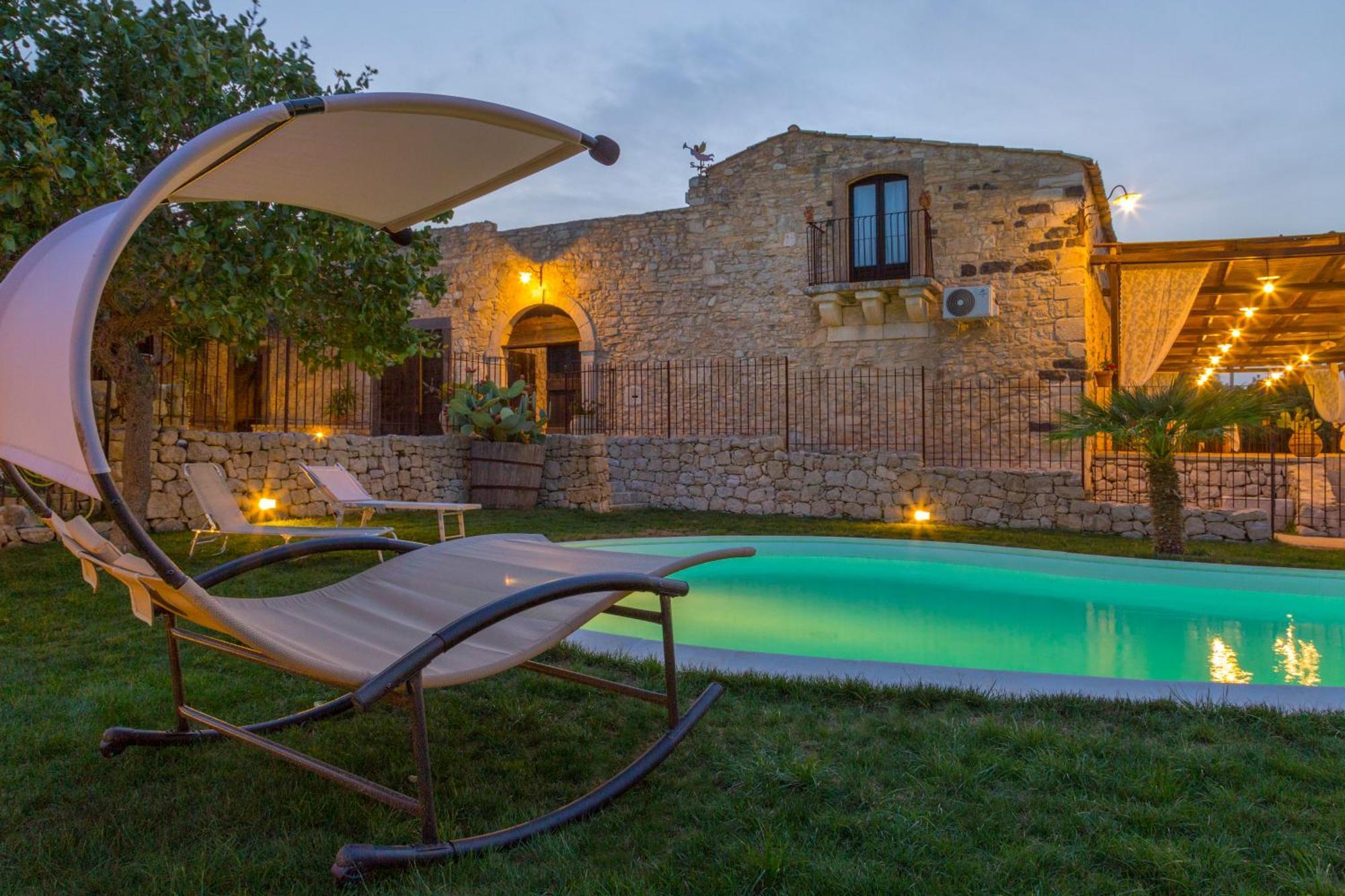 Masseria Fortificata Lo Zafferaneto Buccheri Exterior photo